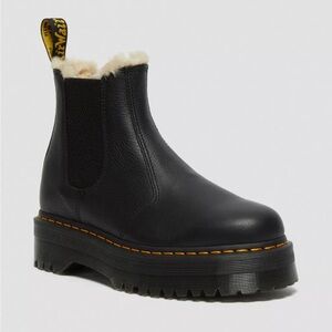 2976 FAUX FUR LINED DOC MARTENS PLATFORM CHELSEA BOOTS - size 9, lightly worn